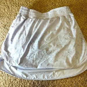 Lululemon | Hotty Hot High Rise skirt | 8 | NWOT | pale blue with black splatter